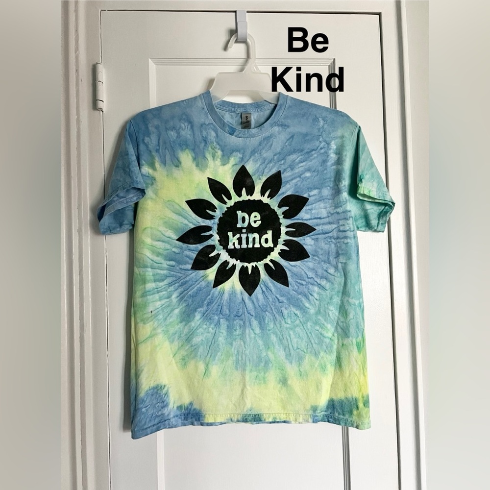 Be Kind T-Shirt Size M